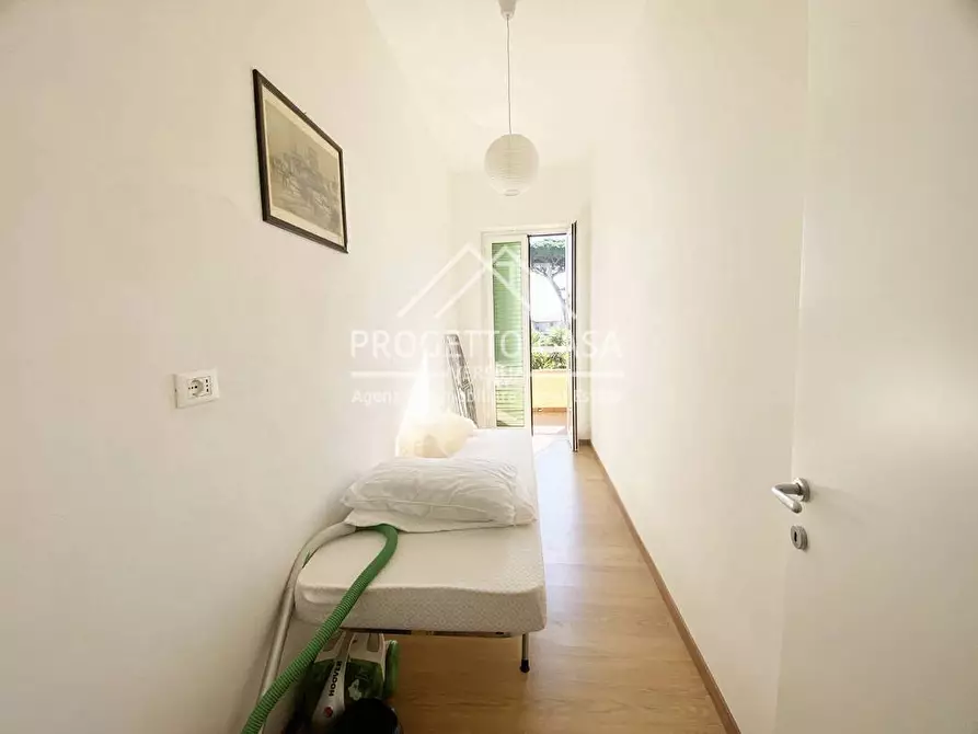 Immagine 17 di Casa indipendente in vendita  in via doninzetti a Camaiore