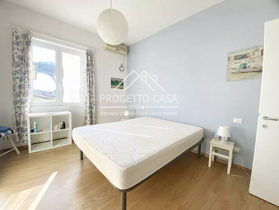 Immagine 21 di Casa indipendente in vendita  in via doninzetti a Camaiore