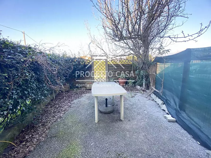 Immagine 31 di Casa indipendente in vendita  in via doninzetti a Camaiore