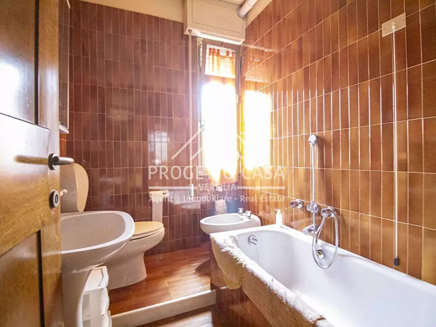 Immagine 26 di Appartamento in vendita  in VIA DON MINZONI a Camaiore