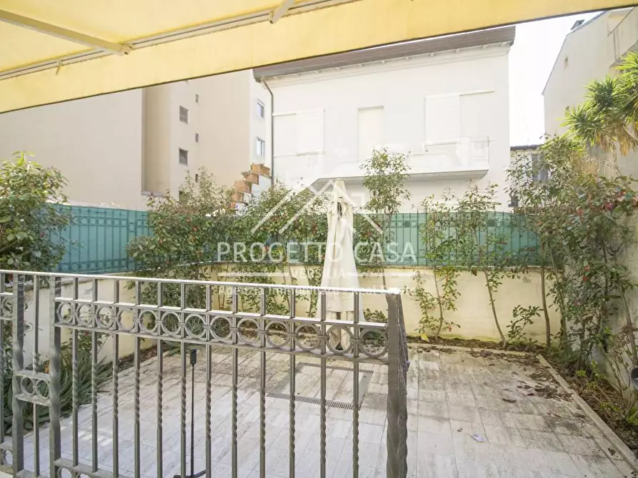 Immagine 42 di Appartamento in vendita  in VIA FIRENZE a Viareggio