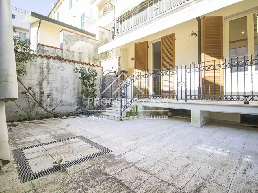 Immagine 44 di Appartamento in vendita  in VIA FIRENZE a Viareggio