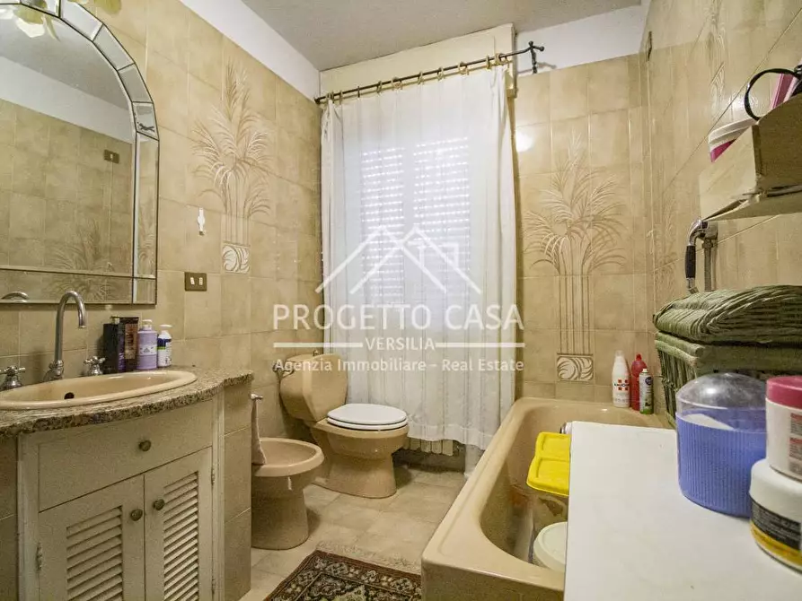 Immagine 24 di Casa indipendente in vendita  in VIA CREMONA a Camaiore