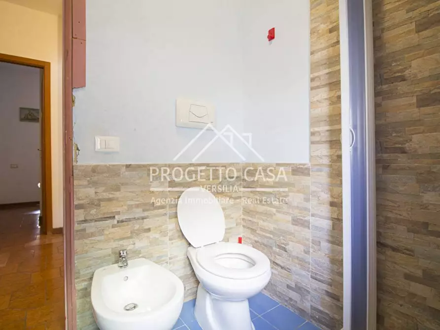 Immagine 37 di Casa indipendente in vendita  in VIA PASCOLI a Viareggio