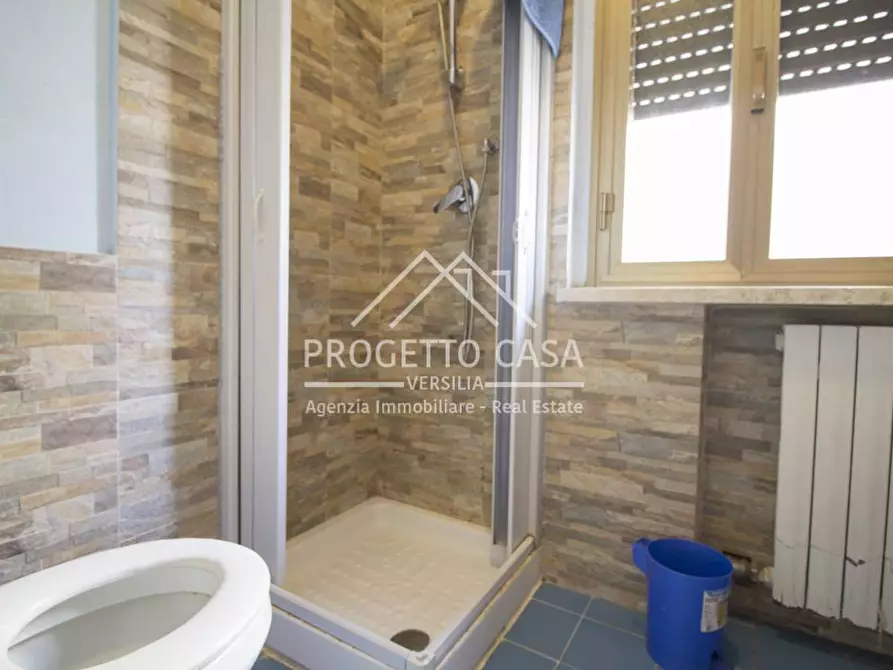 Immagine 38 di Casa indipendente in vendita  in VIA PASCOLI a Viareggio