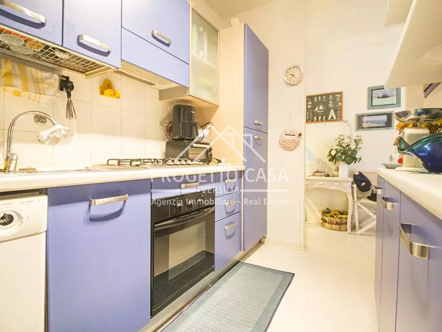 Immagine 14 di Appartamento in vendita  in via margheta hack a Camaiore