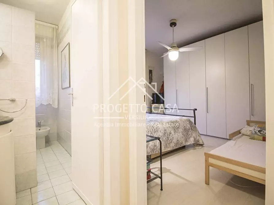 Immagine 18 di Appartamento in vendita  in via margheta hack a Camaiore