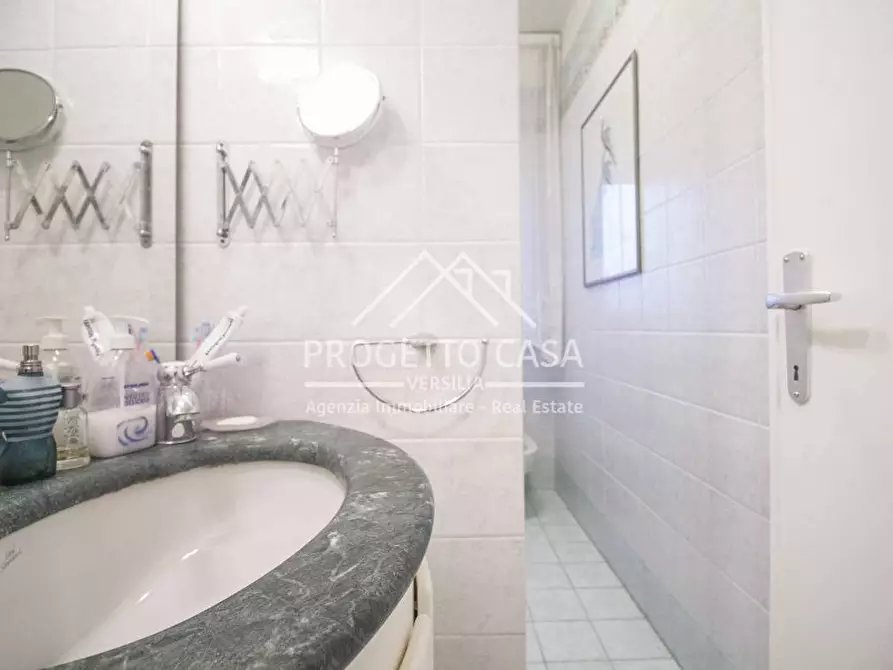 Immagine 20 di Appartamento in vendita  in via margheta hack a Camaiore