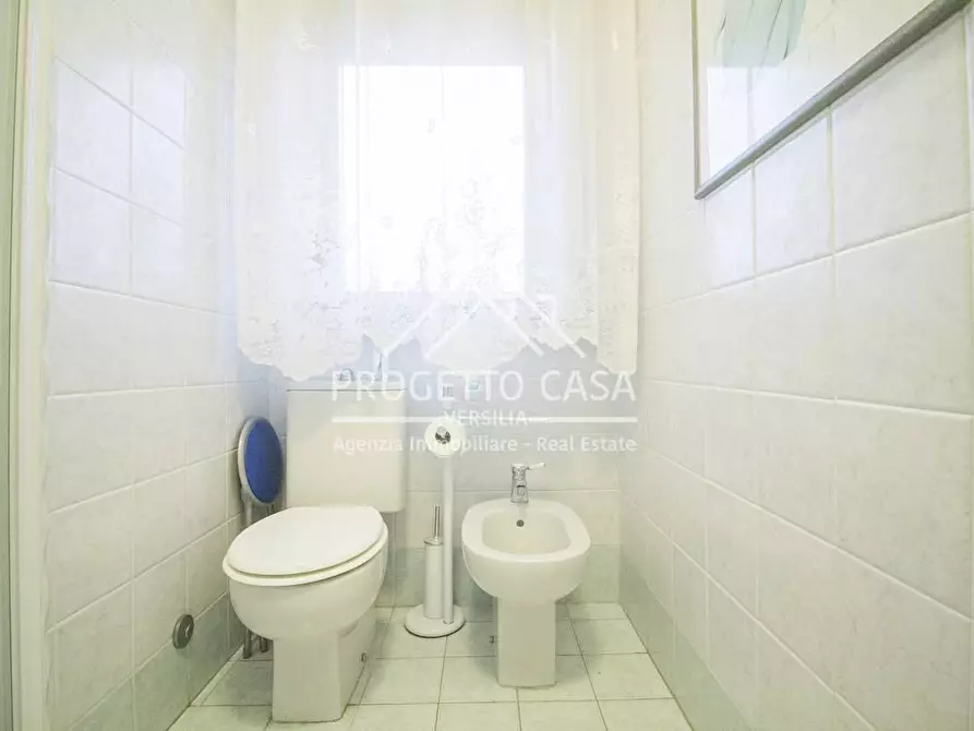 Immagine 22 di Appartamento in vendita  in via margheta hack a Camaiore