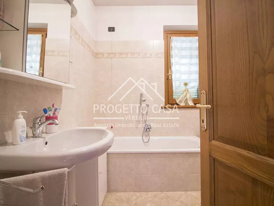 Immagine 33 di Casa indipendente in vendita  in VIA PAGANINI a Camaiore