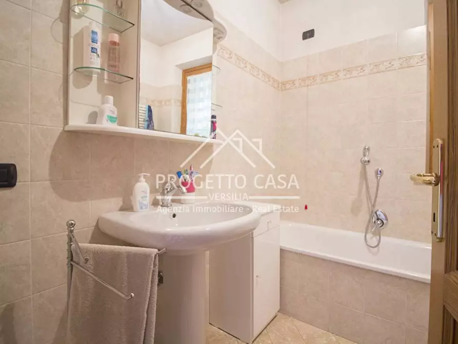 Immagine 34 di Casa indipendente in vendita  in VIA PAGANINI a Camaiore