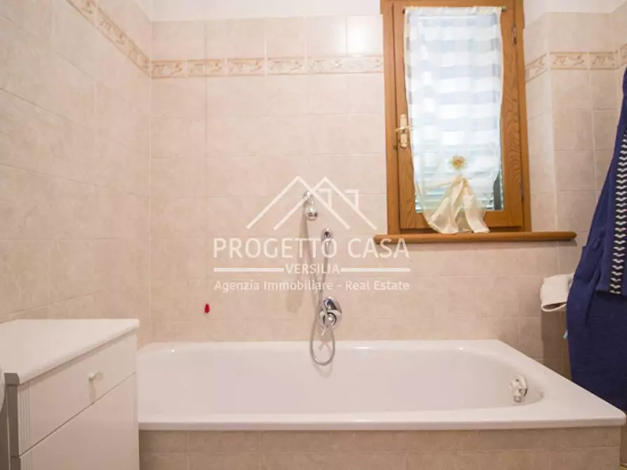 Immagine 35 di Casa indipendente in vendita  in VIA PAGANINI a Camaiore