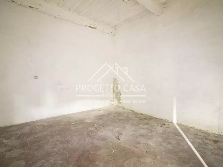 Immagine 6 di Appartamento in vendita  in VIA DE GASPERI a Pietrasanta