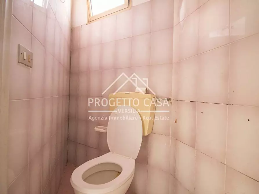 Immagine 21 di Appartamento in vendita  in VIA DE GASPERI a Pietrasanta