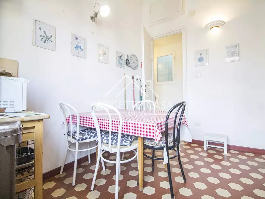 Immagine 10 di Appartamento in vendita  in VIA D'ANNUNZIO a Viareggio