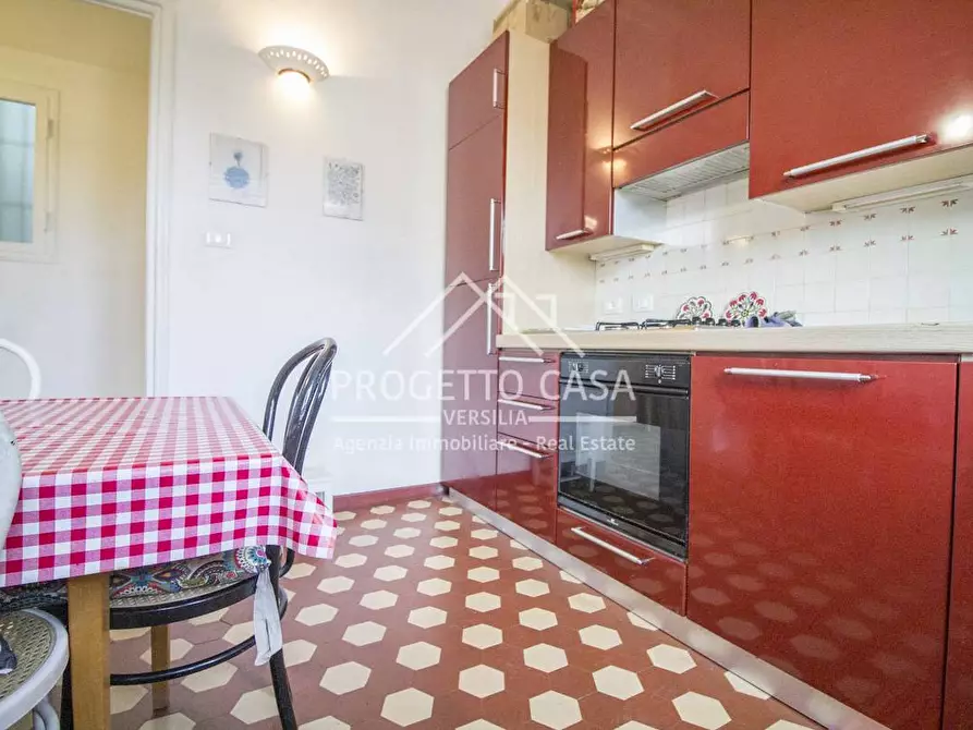 Immagine 12 di Appartamento in vendita  in VIA D'ANNUNZIO a Viareggio