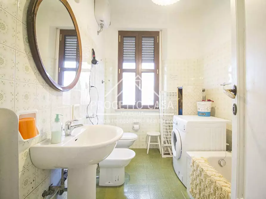 Immagine 15 di Appartamento in vendita  in VIA D'ANNUNZIO a Viareggio