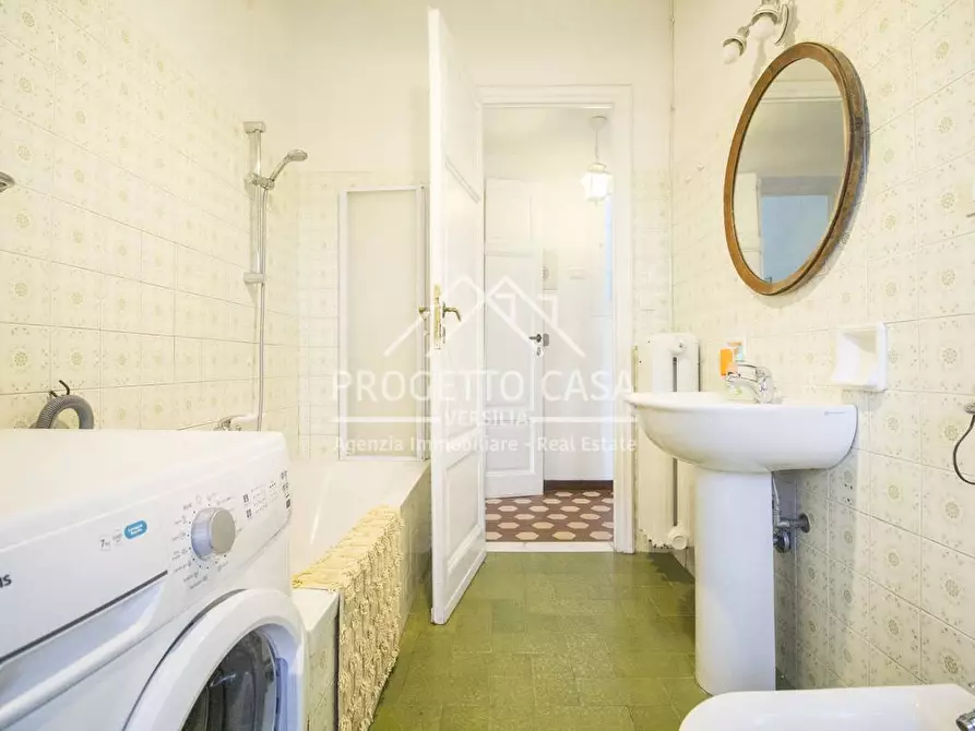 Immagine 19 di Appartamento in vendita  in VIA D'ANNUNZIO a Viareggio