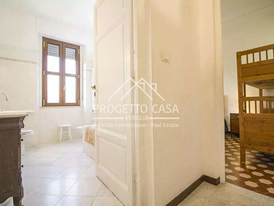 Immagine 33 di Appartamento in vendita  in VIA D'ANNUNZIO a Viareggio
