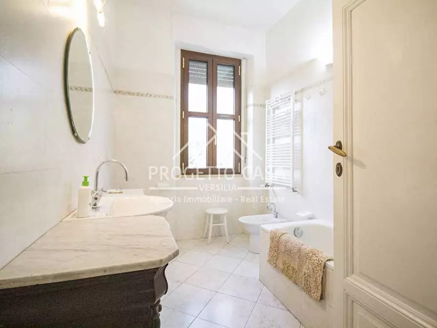 Immagine 34 di Appartamento in vendita  in VIA D'ANNUNZIO a Viareggio