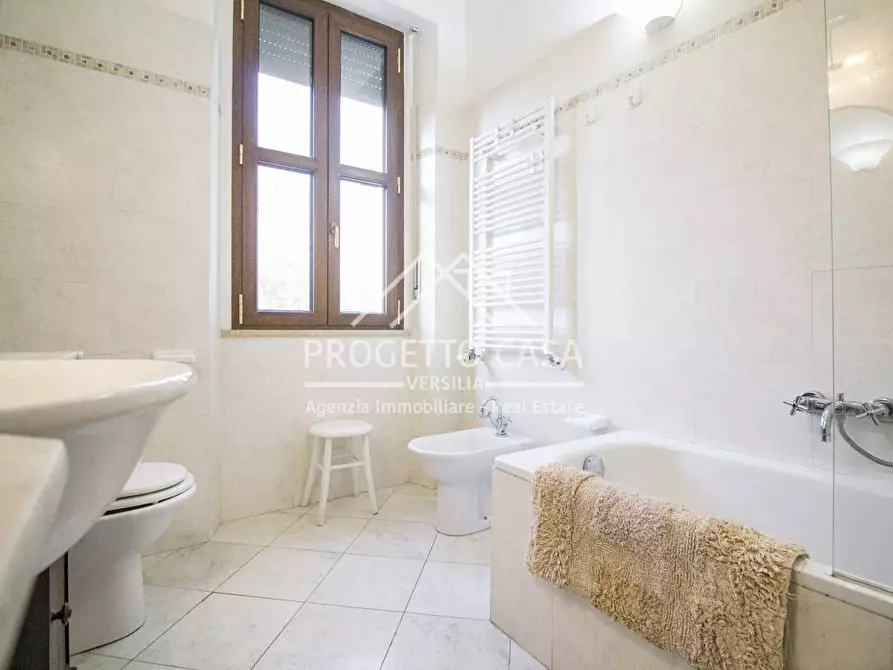 Immagine 35 di Appartamento in vendita  in VIA D'ANNUNZIO a Viareggio