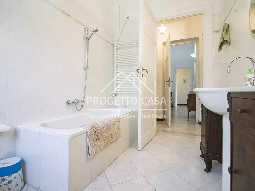 Immagine 36 di Appartamento in vendita  in VIA D'ANNUNZIO a Viareggio