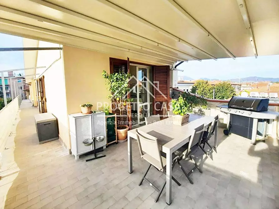 Immagine 1 di Appartamento in vendita  in via buozzi a Viareggio