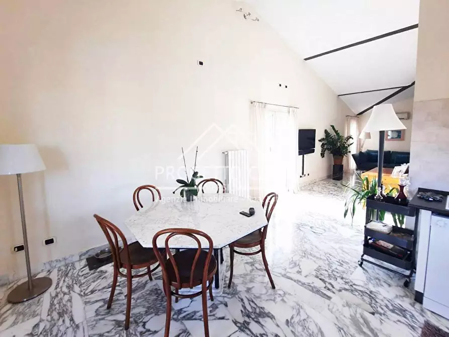 Immagine 5 di Appartamento in vendita  in via buozzi a Viareggio