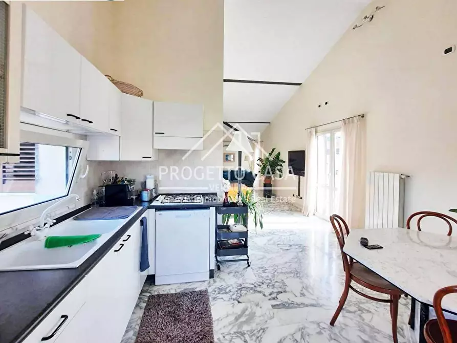 Immagine 10 di Appartamento in vendita  in via buozzi a Viareggio