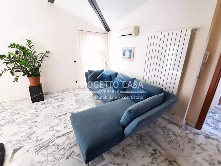 Immagine 11 di Appartamento in vendita  in via buozzi a Viareggio