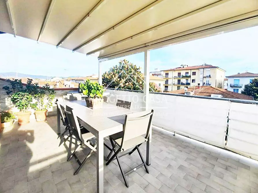 Immagine 13 di Appartamento in vendita  in via buozzi a Viareggio