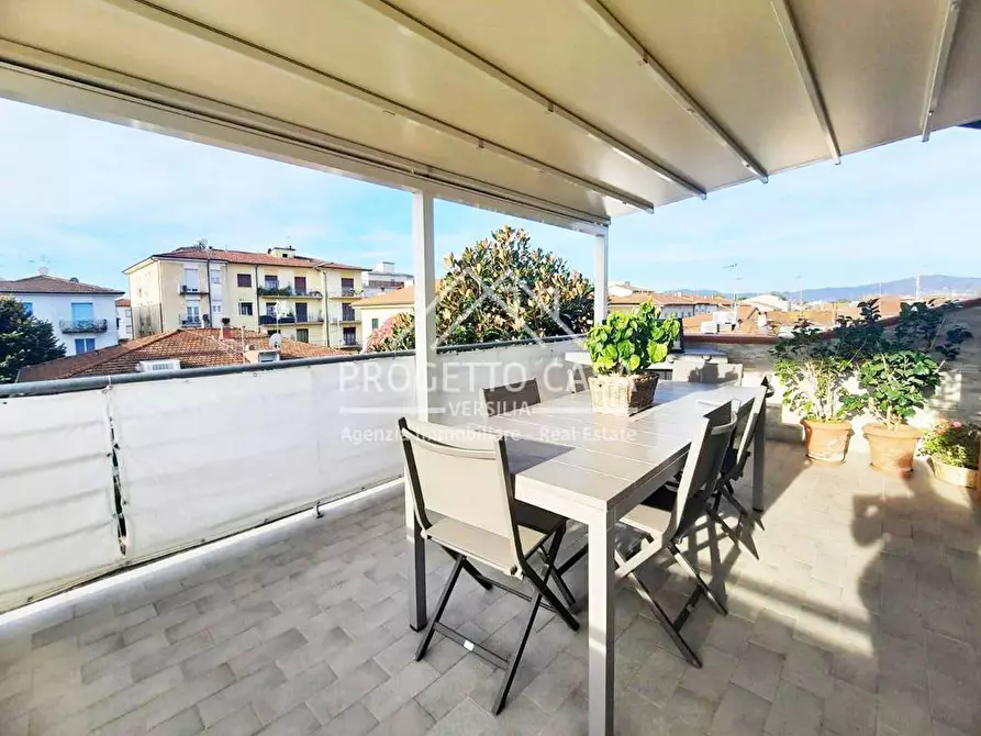 Immagine 14 di Appartamento in vendita  in via buozzi a Viareggio