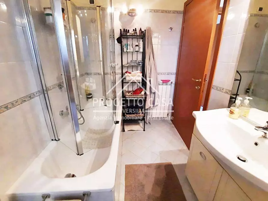 Immagine 27 di Appartamento in vendita  in via buozzi a Viareggio