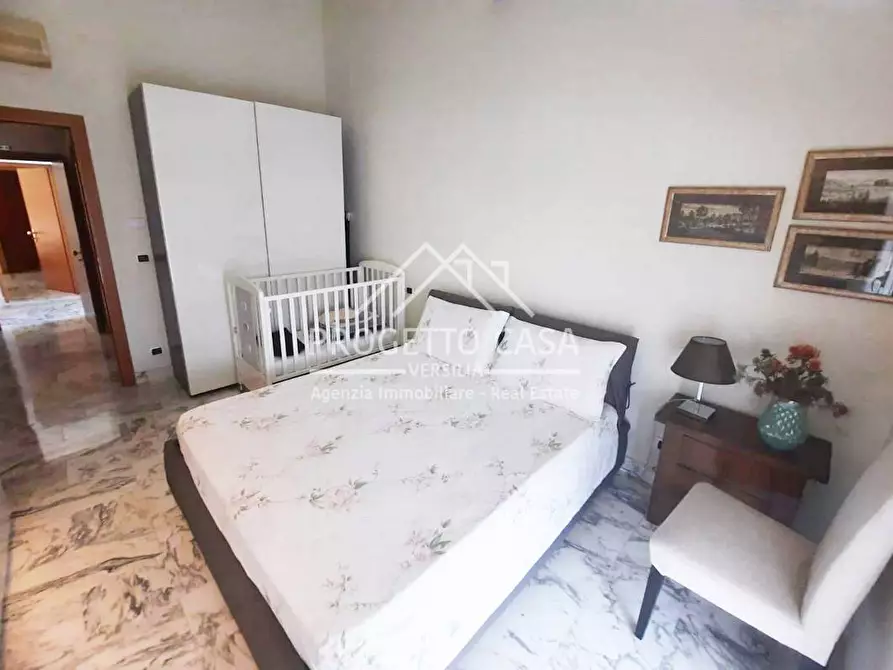 Immagine 30 di Appartamento in vendita  in via buozzi a Viareggio