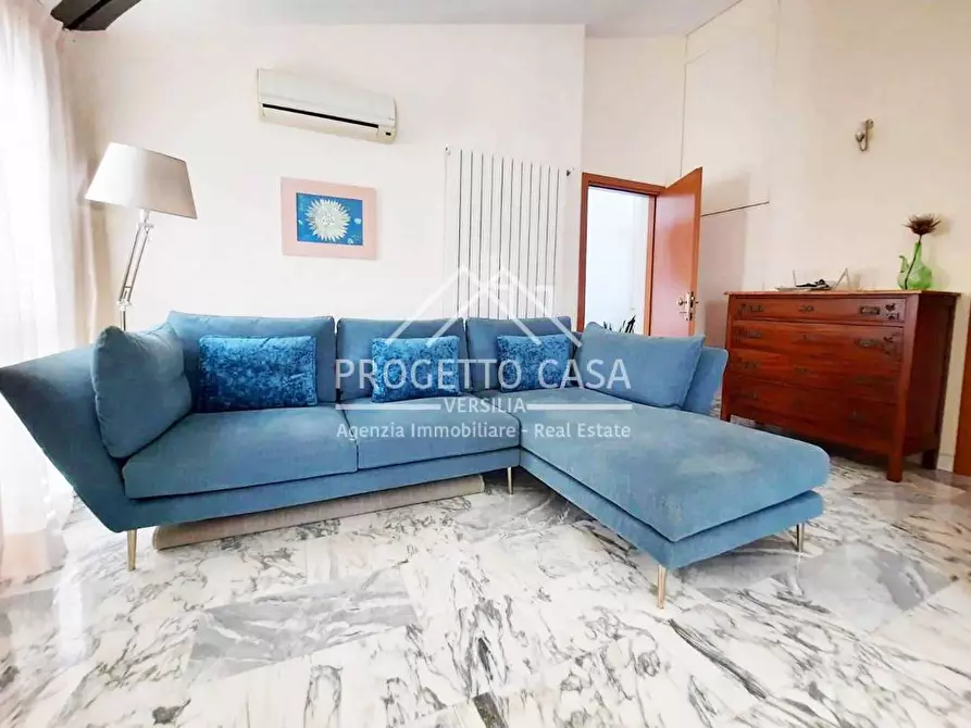 Immagine 31 di Appartamento in vendita  in via buozzi a Viareggio