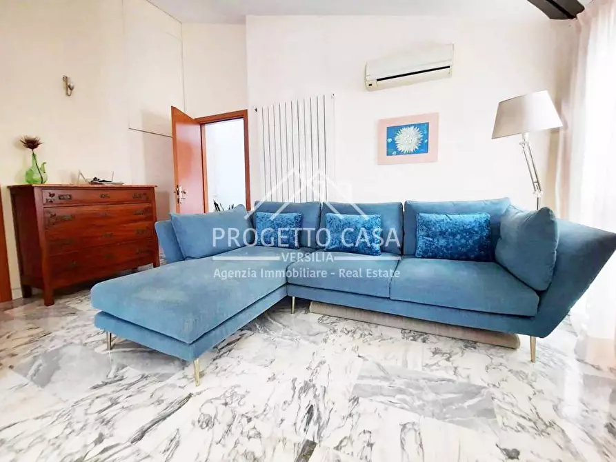 Immagine 32 di Appartamento in vendita  in via buozzi a Viareggio