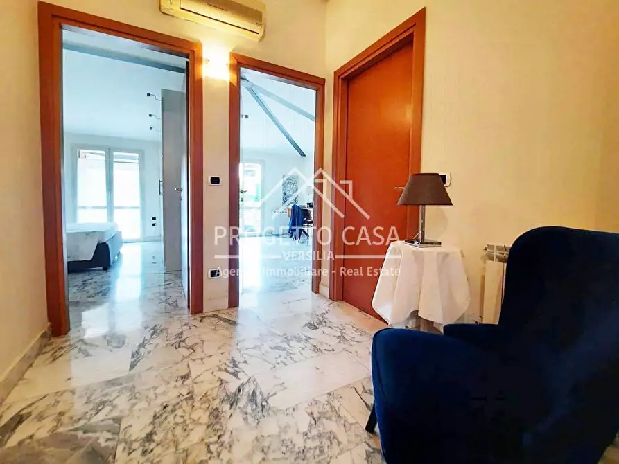 Immagine 34 di Appartamento in vendita  in via buozzi a Viareggio