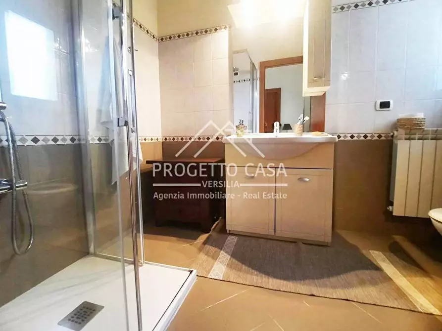 Immagine 35 di Appartamento in vendita  in via buozzi a Viareggio