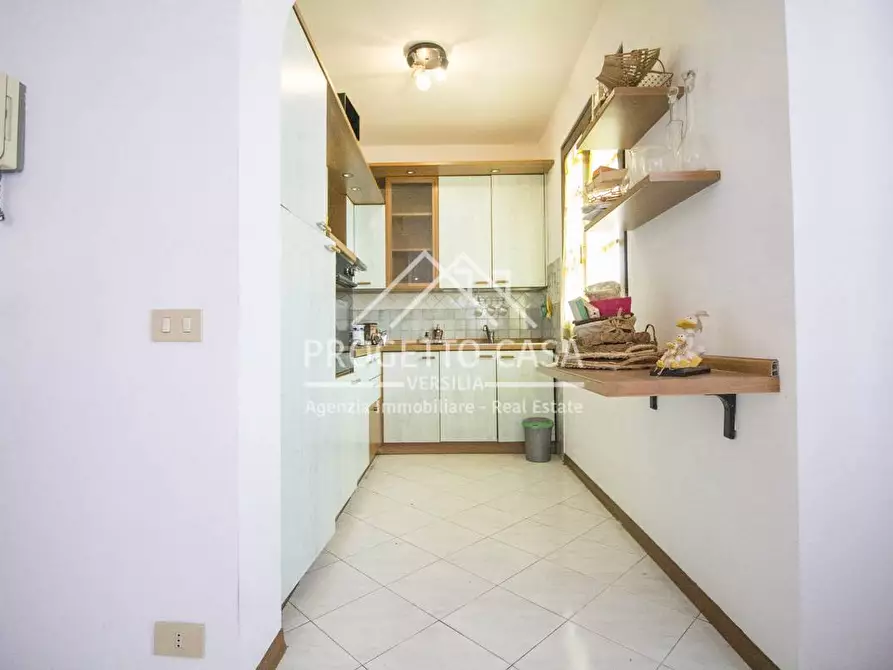 Immagine 7 di Appartamento in vendita  in VIA EUCLIDE a Camaiore