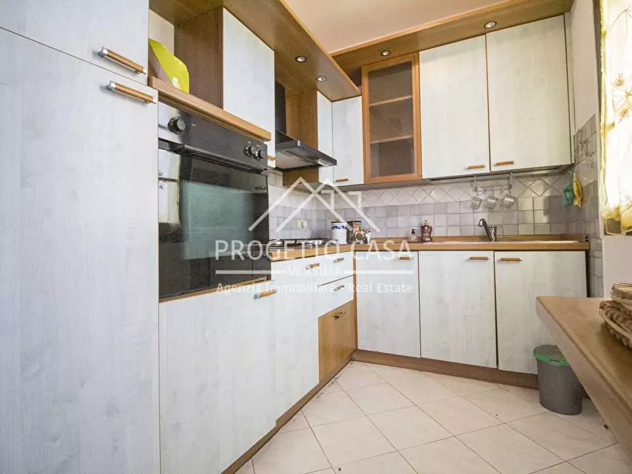 Immagine 9 di Appartamento in vendita  in VIA EUCLIDE a Camaiore