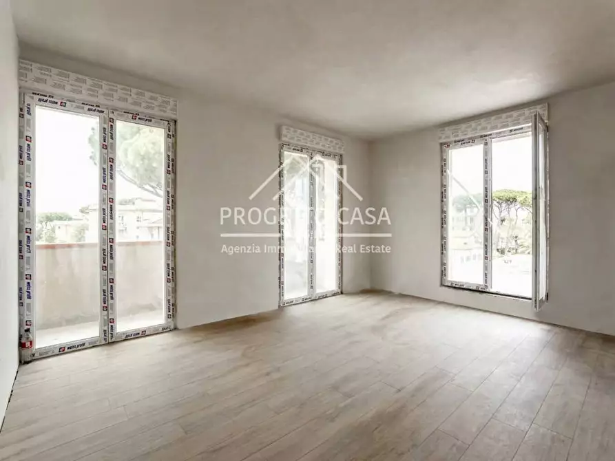 Immagine 5 di Appartamento in vendita  in VIA VITTORIO VENETO a Camaiore