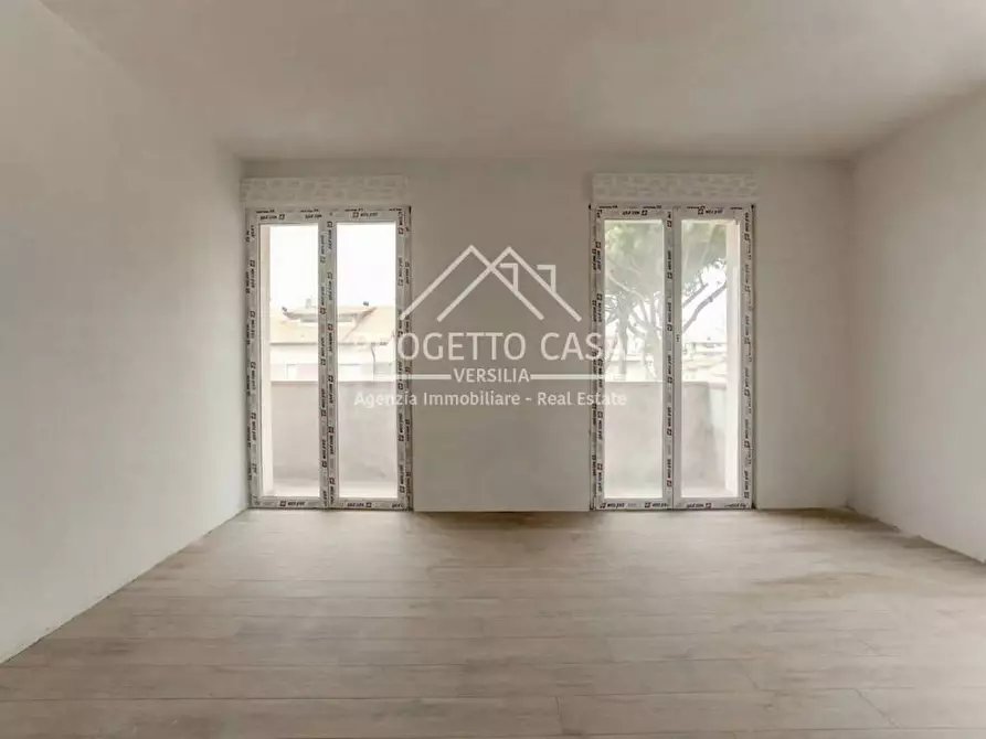 Immagine 6 di Appartamento in vendita  in VIA VITTORIO VENETO a Camaiore