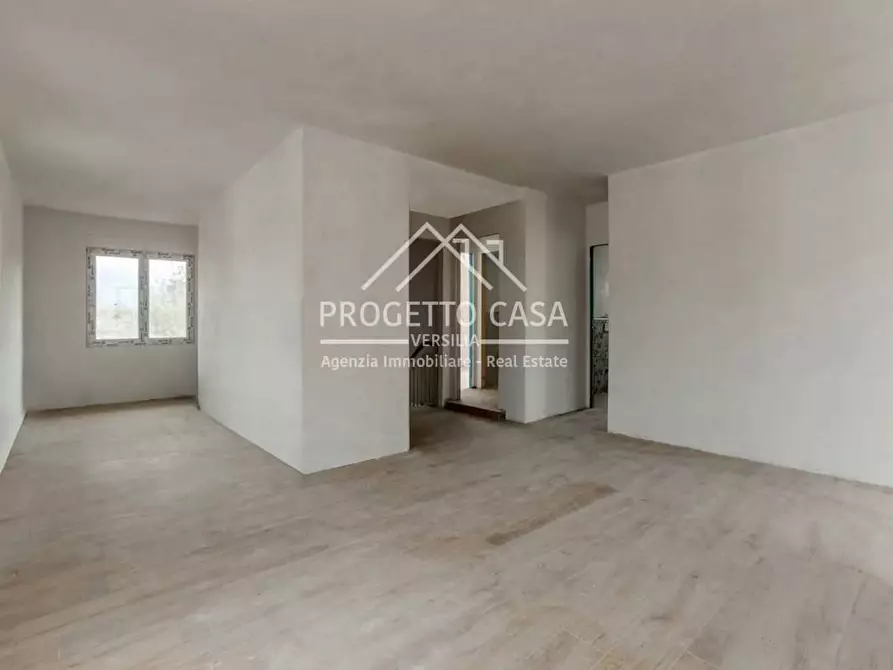 Immagine 7 di Appartamento in vendita  in VIA VITTORIO VENETO a Camaiore