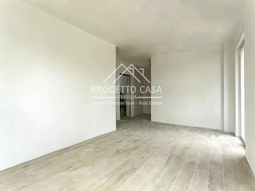 Immagine 9 di Appartamento in vendita  in VIA VITTORIO VENETO a Camaiore