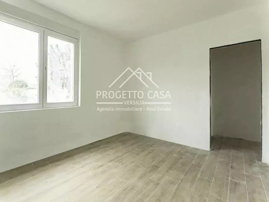 Immagine 10 di Appartamento in vendita  in VIA VITTORIO VENETO a Camaiore