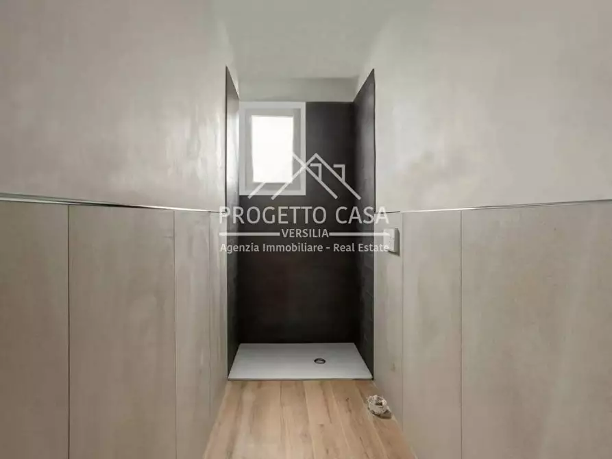 Immagine 12 di Appartamento in vendita  in VIA VITTORIO VENETO a Camaiore