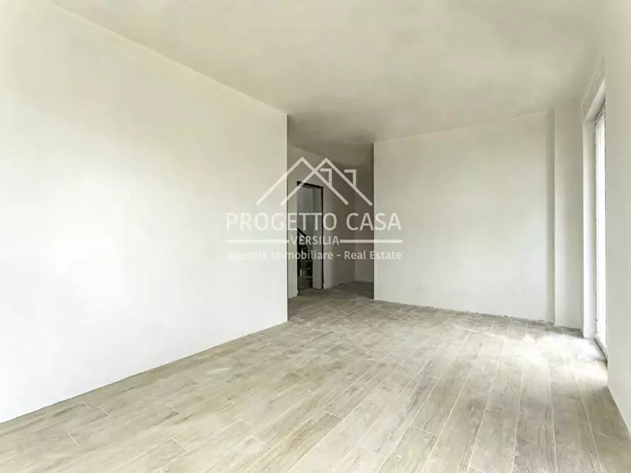 Immagine 17 di Appartamento in vendita  in VIA VITTORIO VENETO a Camaiore