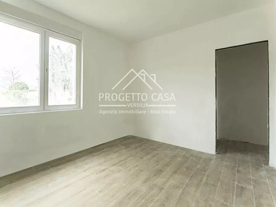 Immagine 18 di Appartamento in vendita  in VIA VITTORIO VENETO a Camaiore