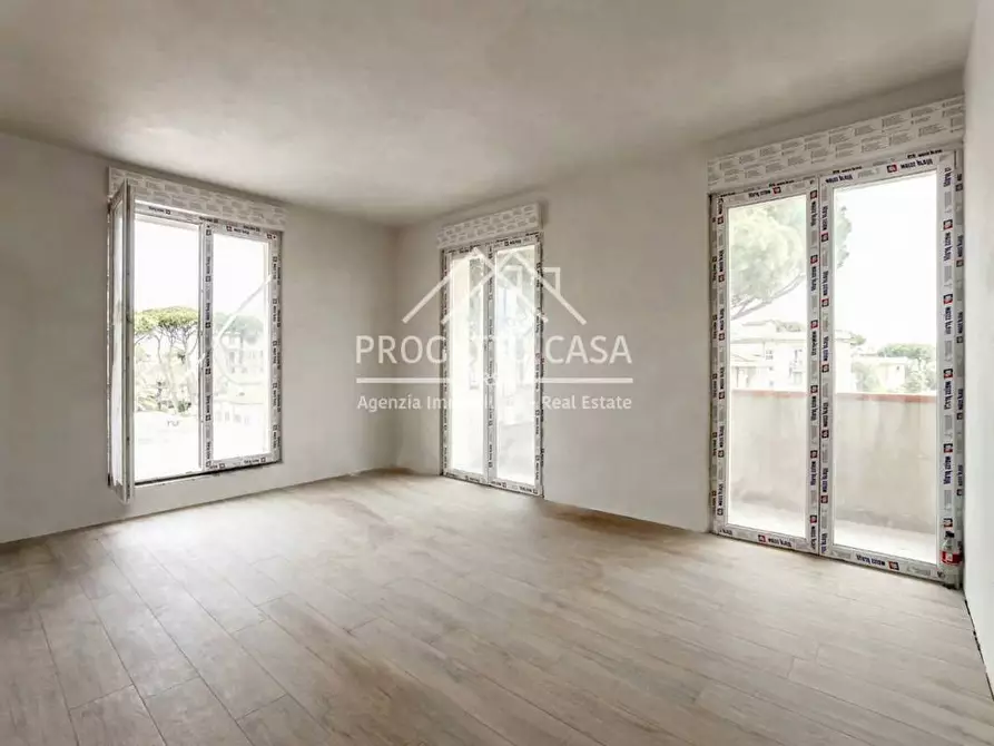 Immagine 20 di Appartamento in vendita  in VIA VITTORIO VENETO a Camaiore