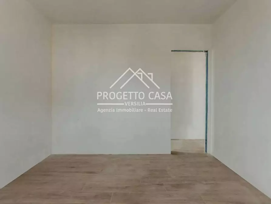 Immagine 23 di Appartamento in vendita  in VIA VITTORIO VENETO a Camaiore